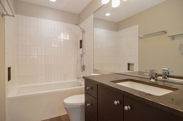 2365 N Wayne Avenue, Chicago, IL 60614