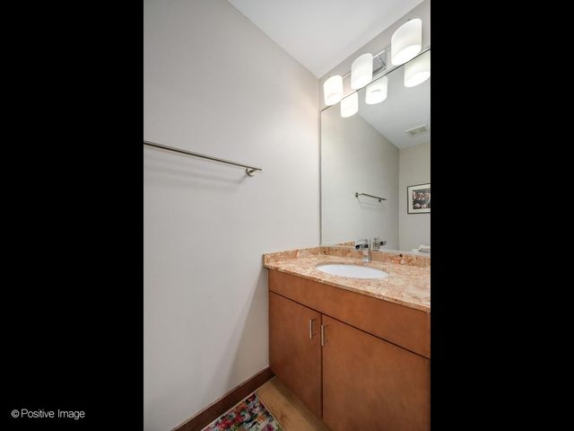 2365 N Wayne Avenue, Chicago, IL 60614