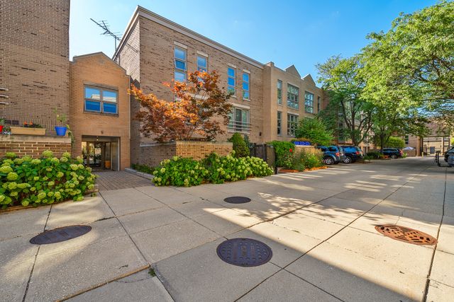 2365 N Wayne Avenue, Chicago, IL 60614