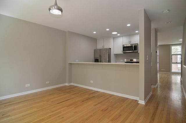 2365 N Wayne Avenue, Chicago, IL 60614