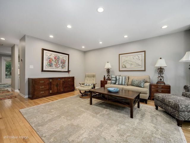 2365 N Wayne Avenue, Chicago, IL 60614