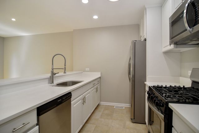 2365 N Wayne Avenue, Chicago, IL 60614
