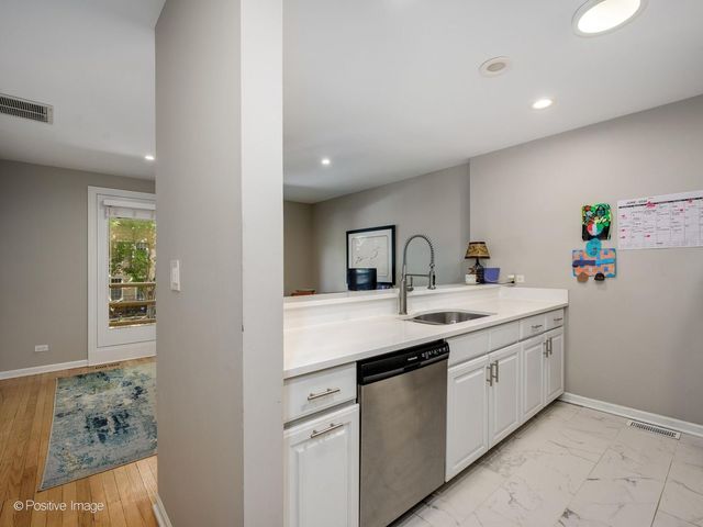 2365 N Wayne Avenue, Chicago, IL 60614