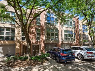 2365 N Wayne Avenue, Chicago, IL 60614