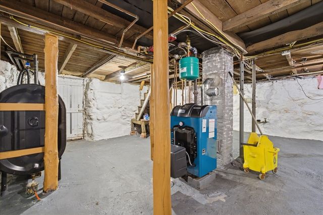 16 Hartung St, Methuen, MA 01844