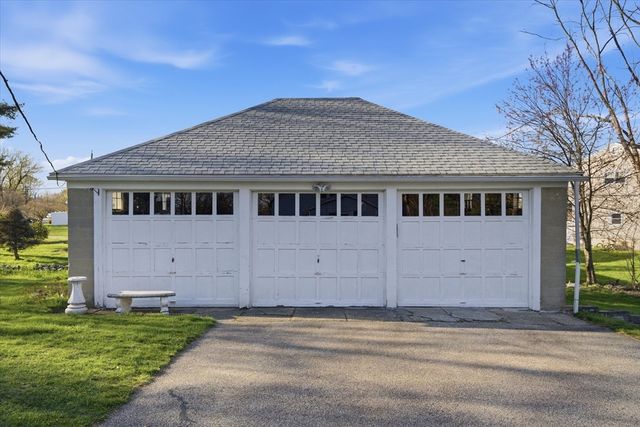 16 Hartung St, Methuen, MA 01844