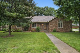 4027 West Woodland Street, Springfield, MO 65807