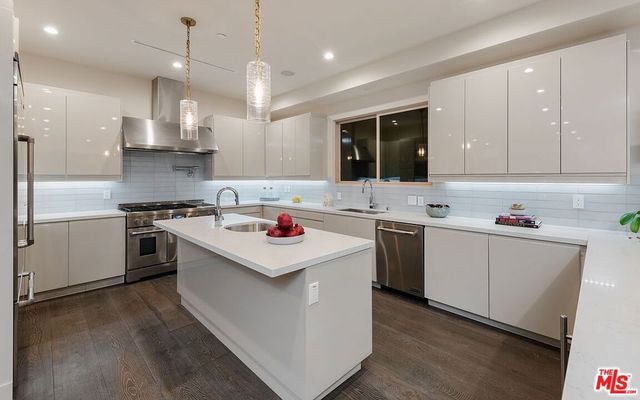 2408 Castle Heights Avenue, Los Angeles, CA 90034