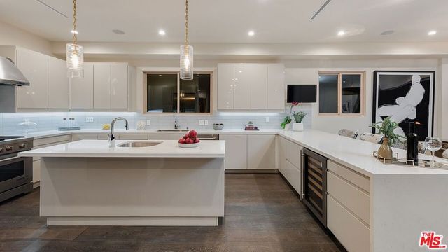 2408 Castle Heights Avenue, Los Angeles, CA 90034
