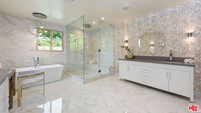 2408 Castle Heights Avenue, Los Angeles, CA 90034