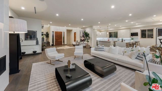 2408 Castle Heights Avenue, Los Angeles, CA 90034