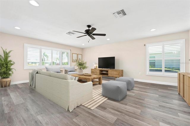 6902 8TH AVENUE W, Bradenton, FL 34209