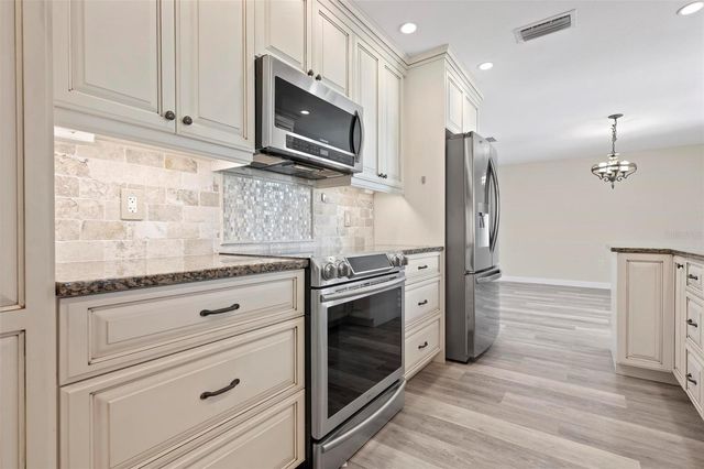 6902 8TH AVENUE W, Bradenton, FL 34209