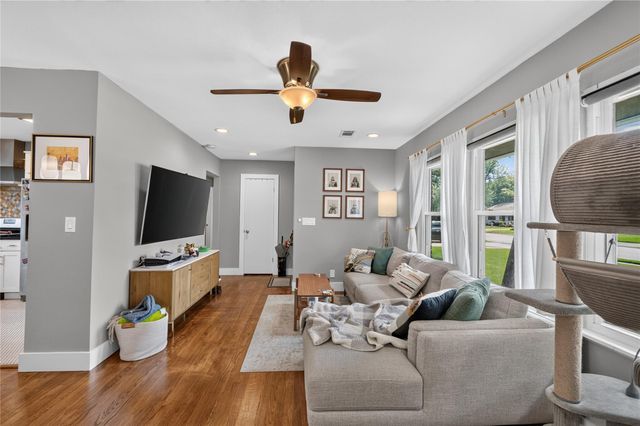 1918 Huge Oaks Street, Houston, TX 77055