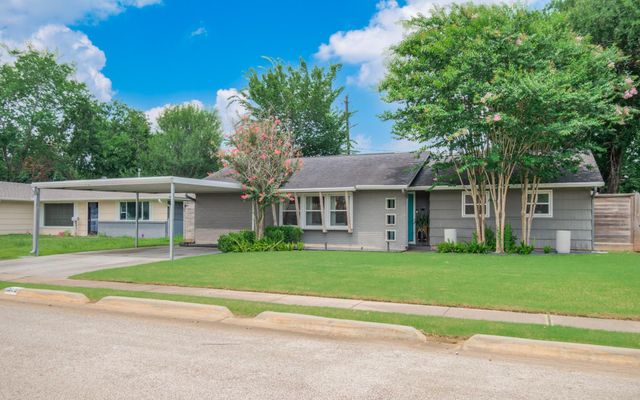 1918 Huge Oaks Street, Houston, TX 77055