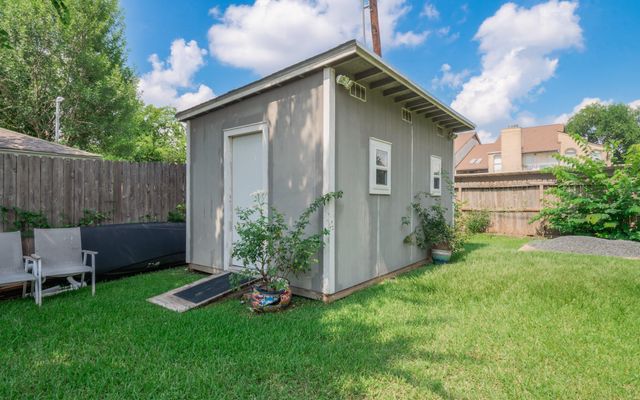 1918 Huge Oaks Street, Houston, TX 77055