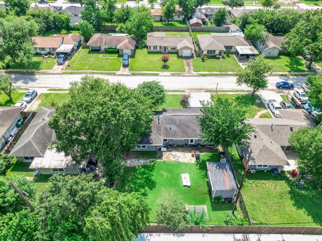 1918 Huge Oaks Street, Houston, TX 77055