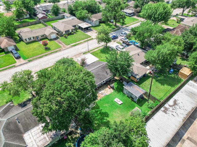 1918 Huge Oaks Street, Houston, TX 77055