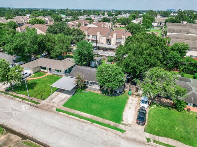 1918 Huge Oaks Street, Houston, TX 77055