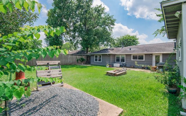 1918 Huge Oaks Street, Houston, TX 77055