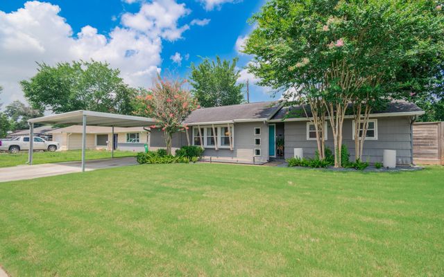 1918 Huge Oaks Street, Houston, TX 77055