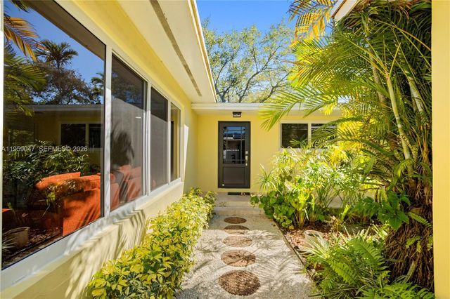 6331 SW 62nd Ter, South Miami, FL 33143