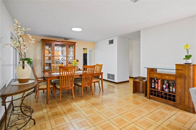 6331 SW 62nd Ter, South Miami, FL 33143