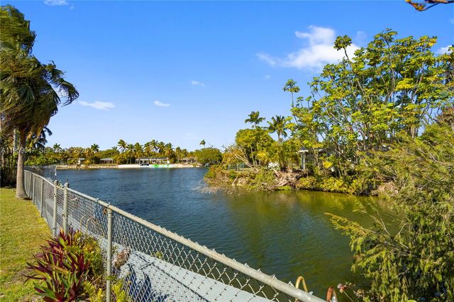 6331 SW 62nd Ter, South Miami, FL 33143