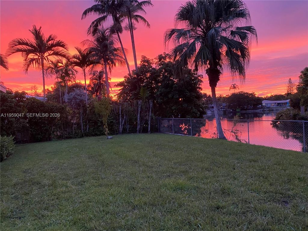 6331 SW 62nd Ter, South Miami, FL 33143