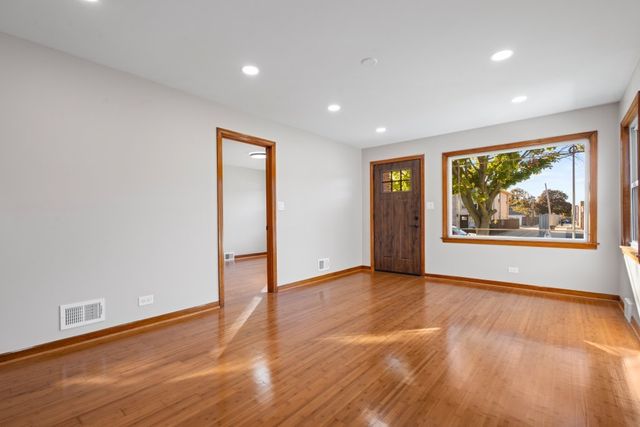 1619 N 20th Avenue, Melrose Park, IL 60160