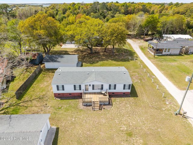 105 Crews Lane, Hubert, NC 28539