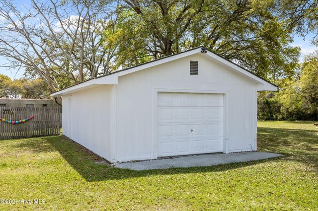 105 Crews Lane, Hubert, NC 28539