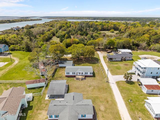 105 Crews Lane, Hubert, NC 28539