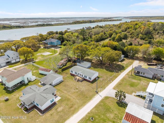 105 Crews Lane, Hubert, NC 28539