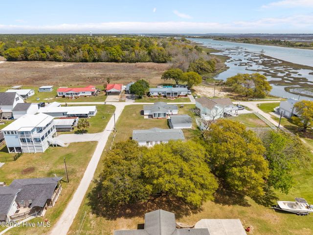 105 Crews Lane, Hubert, NC 28539