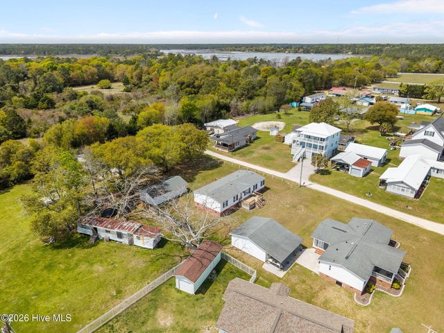 105 Crews Lane, Hubert, NC 28539