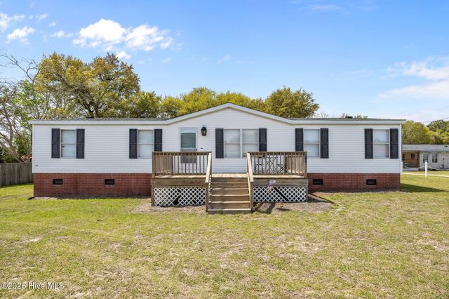 105 Crews Lane, Hubert, NC 28539