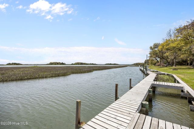 105 Crews Lane, Hubert, NC 28539