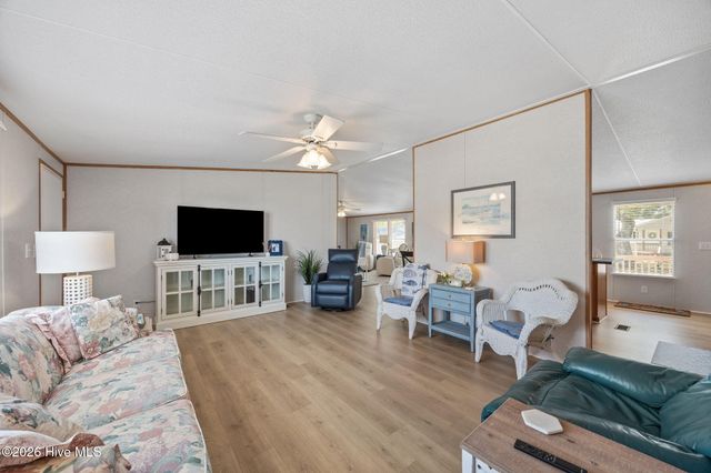 105 Crews Lane, Hubert, NC 28539