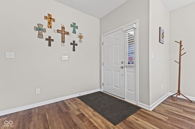 6214 Clary Lane, Greenwood, IN 46143