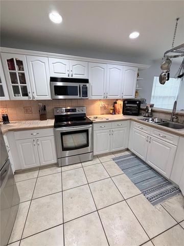 15253 SW 138th Ter, Miami, FL 33196