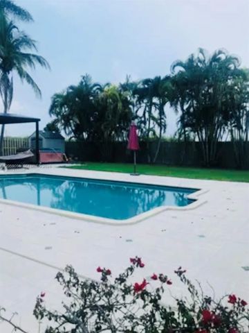 15253 SW 138th Ter, Miami, FL 33196