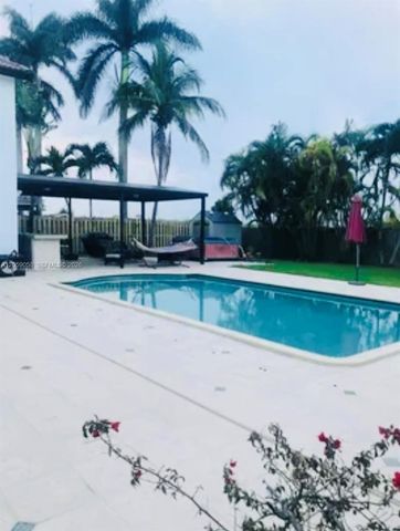 15253 SW 138th Ter, Miami, FL 33196