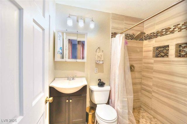 3709 El Conlon Avenue, Las Vegas, NV 89102