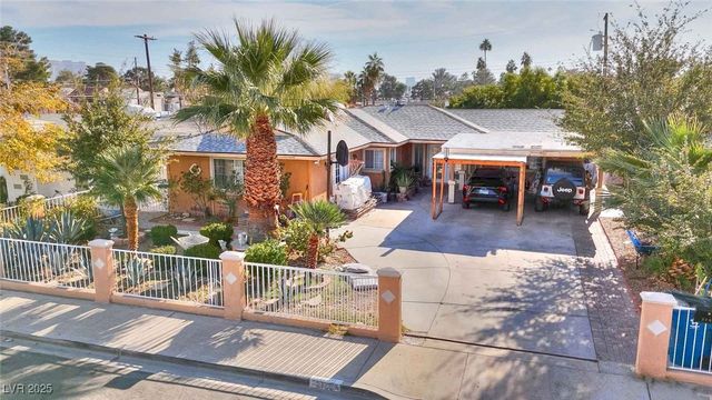 3709 El Conlon Avenue, Las Vegas, NV 89102