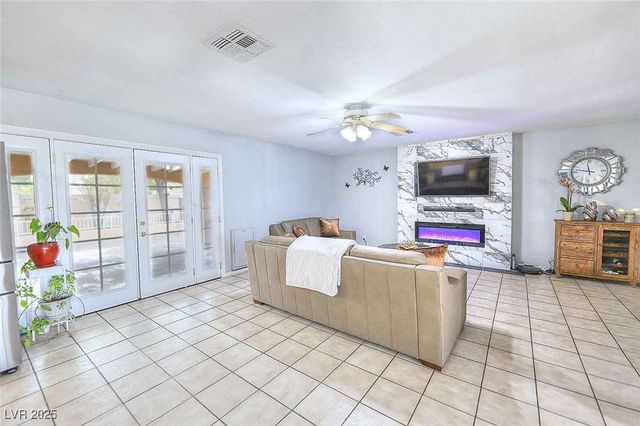 3709 El Conlon Avenue, Las Vegas, NV 89102