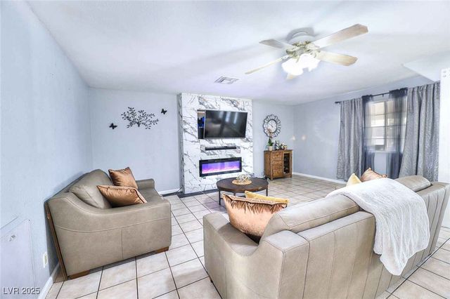 3709 El Conlon Avenue, Las Vegas, NV 89102