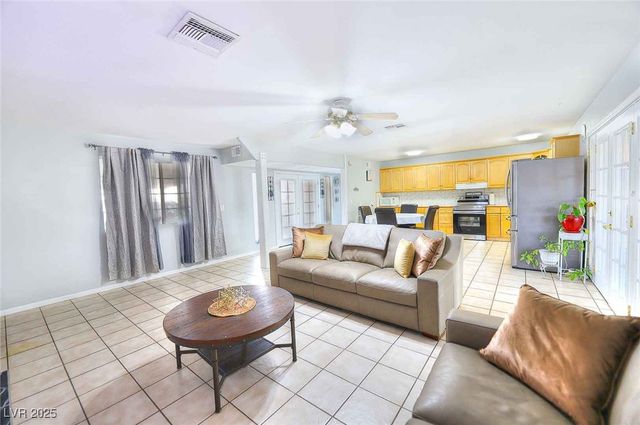 3709 El Conlon Avenue, Las Vegas, NV 89102