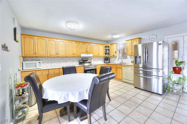 3709 El Conlon Avenue, Las Vegas, NV 89102