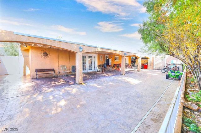 3709 El Conlon Avenue, Las Vegas, NV 89102